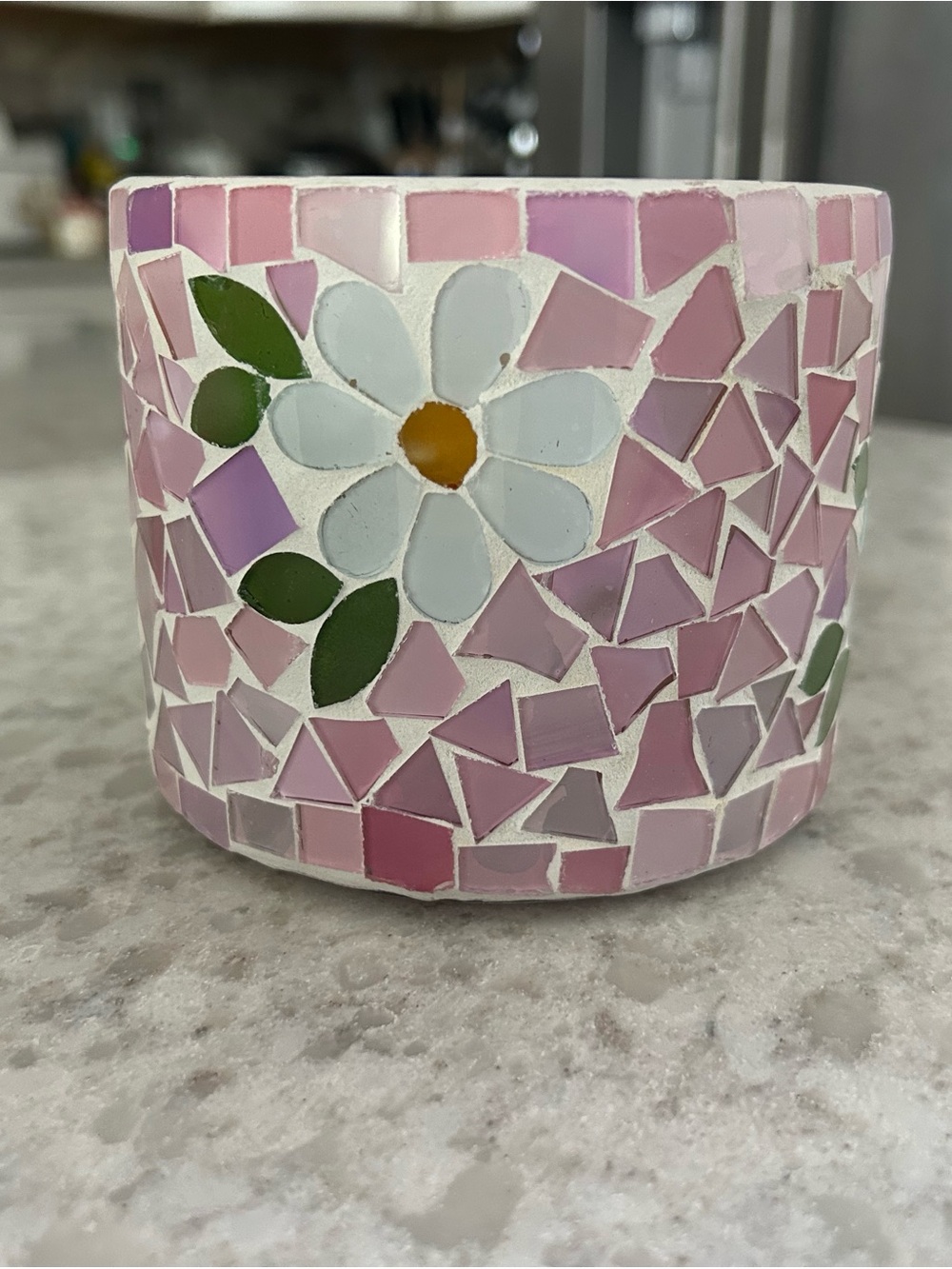 “New” Pink Mosaic Daisy 20 oz. Candle-Flower Blossom